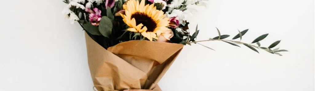 Hands holding a fresh seasonal bouquet from the Nordic Bloom Flower Club